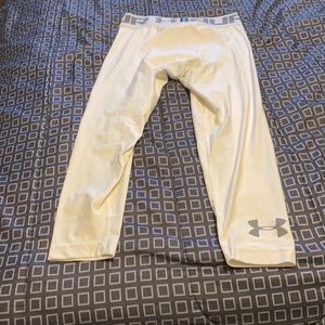 White under armor leggings